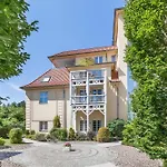 Residenz Unter Den Linden 33 *